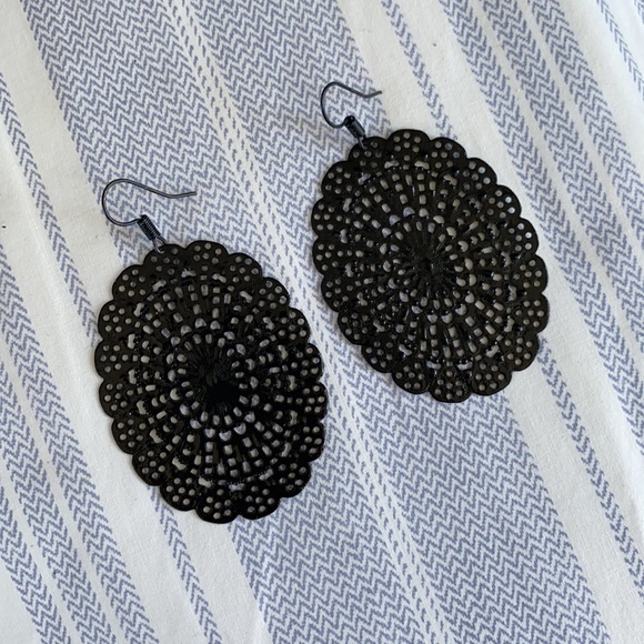 $5 ADD ON - Black filigree lace earrings - Picture 2 of 3